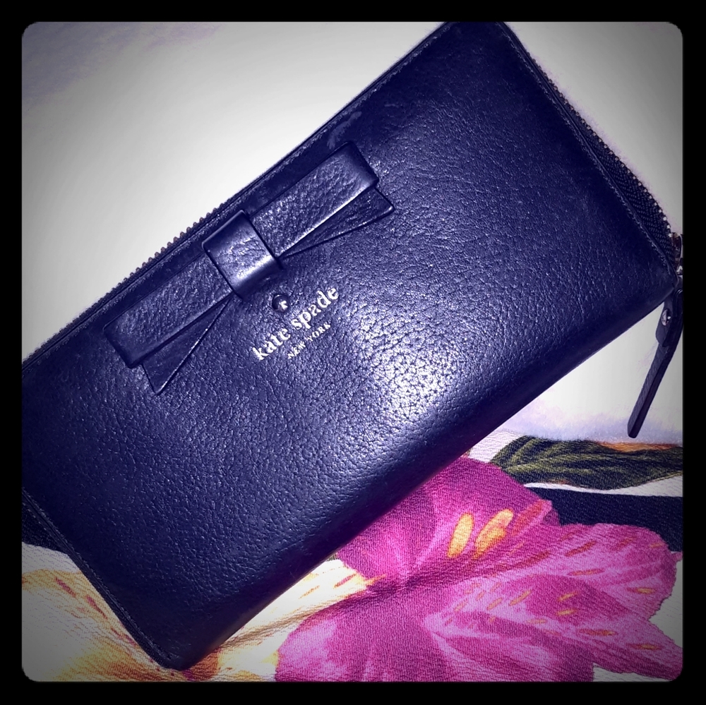 Adorable KATE SPADE Wallet w/bow